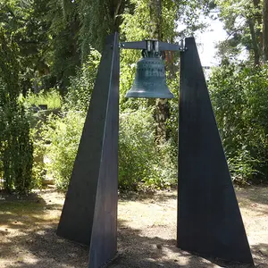 Die neu restaurierte Friedhofsglocke soll zum Ende der Andacht erklingen und zu Verständnis und Versöhnung mahnen.