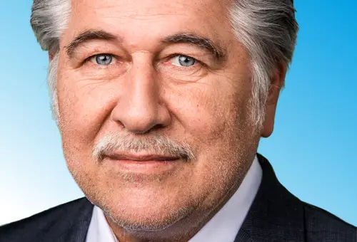 Porträtfoto von Theodor Förster