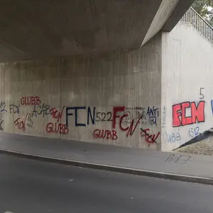 Schmierereien an der Brücke