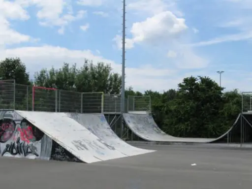 Skate-Board-Bahn Oberasbach mit Rampen