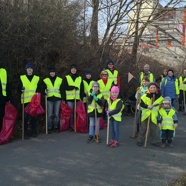 18 Personen auf dem Gruppenbild